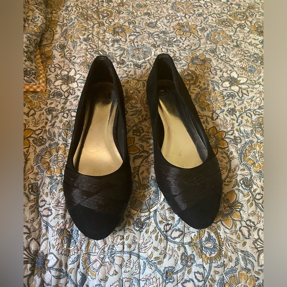 Black heeled flats